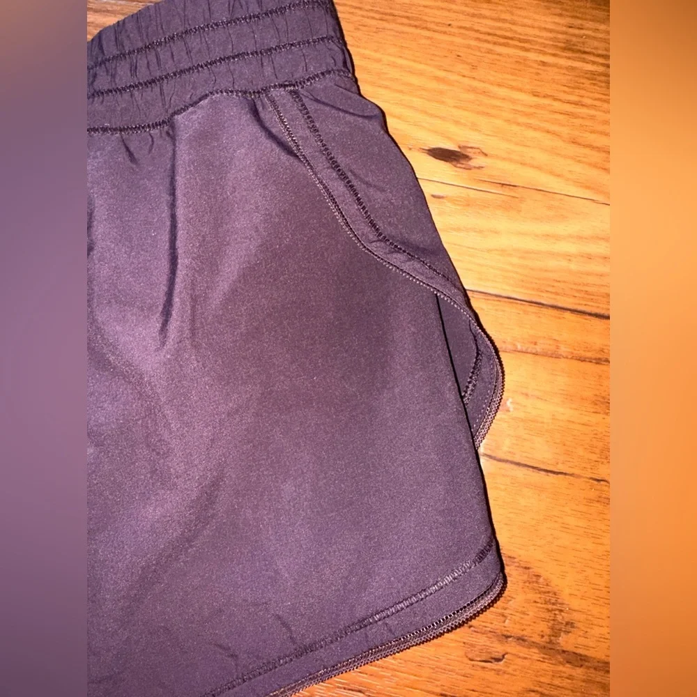 Pristine Lululemon Seek The Heat Short II Dark Adobe size: 8 - Picture 11 of 14